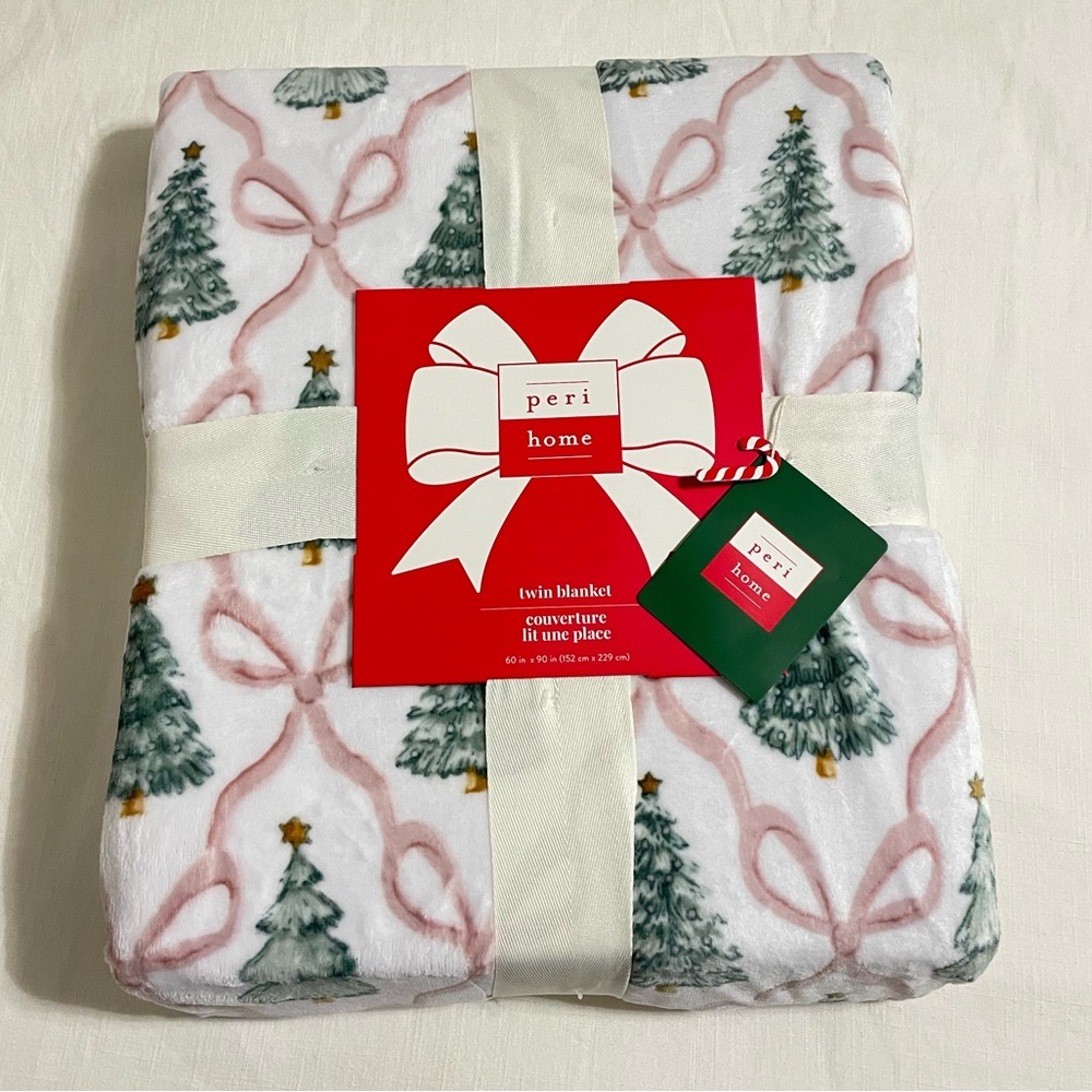 Peri Home Christmas Trees and Bows Twin Blanket NWT